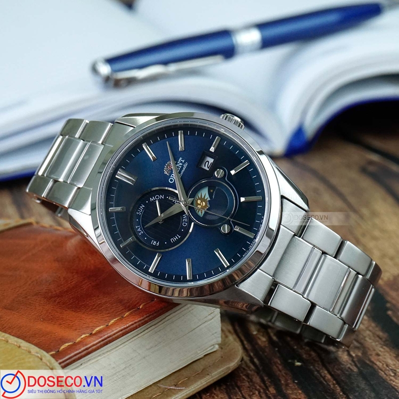 đồng hồ Orient Sun and Moon Gen 5 2021 RA-AK0308L10B có màu xanh navy đẹp mắt